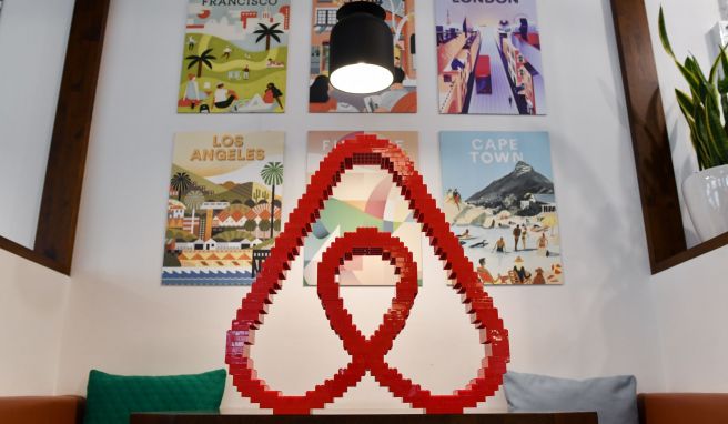 Mit der neuen Funktion «Verbundene Aufenthalte» schlägt Airbnb eine Kombination aus zwei Unterkünften für eine Reise vor. 