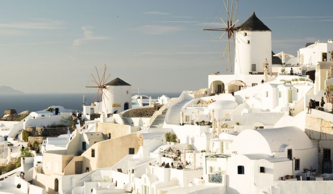 Auf Ziele wie die griechische Sehnsuchtsinsel Santorin ist Attika Reisen spezialisiert - nun hat der Veranstalter Insolvenz angemeldet.