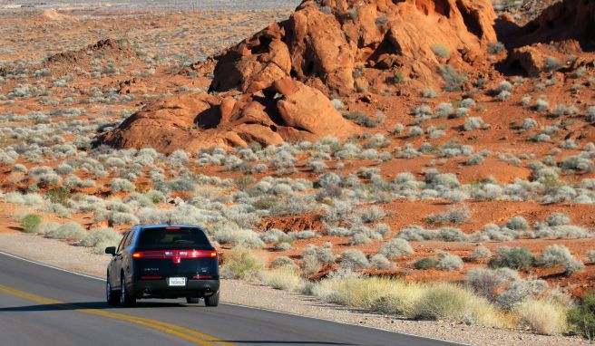 Unterwegs im Valley of Fire State Park in Nevada. Wer eine USA-Tour plant, muss derzeit für Mietwagen, aber auch für Wohnmobile, deutlich mehr zahlen als noch 2019. 