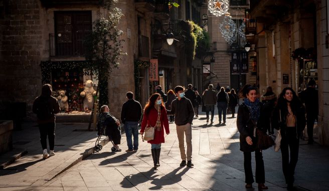 Steigende Corona-Zahlen  Clubs und Bars in Barcelona vor Schließung