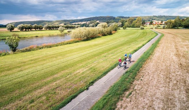Der Weser-Radweg führt über mehr als 500 Kilometer vom Weserbergland zur Nordsee und ist laut der ADFC-Radreiseanalyse erneut der beliebteste deutsche Radfernweg.