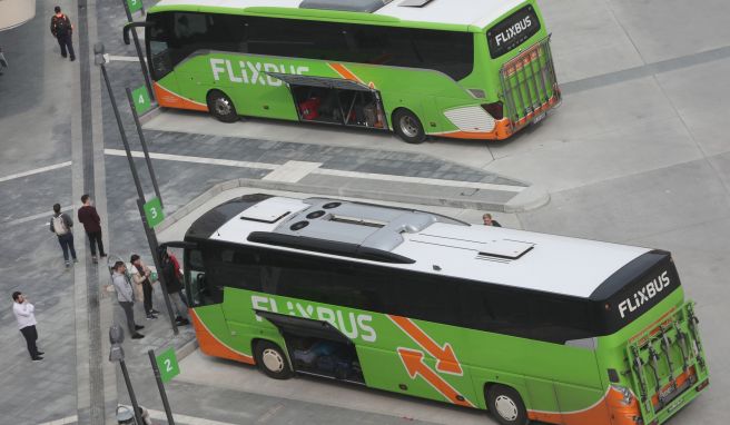 Wegen des Bahnstreiks verzeichnet der Fernbus-Anbieter Flixbus im Vergleich zur Vorwoche eine um etwa 70 Prozent höhere Nachfrage. 
