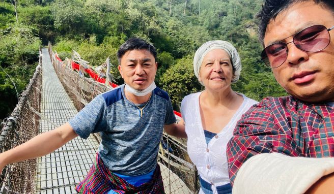 REISE & PREISE weitere Infos zu Eine einzige Touristin im Königreich Bhutan seit Corona