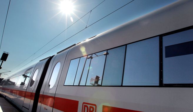 Die Deutsche Bahn empfiehlt Passagieren im Zuge der Warnstreiks, online nach weniger stark nachgefragten Zügen zu schauen.