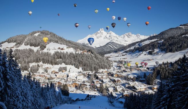 Im Januar und Februar 2022 trifft sich die Ballonszene im österreichischen Bergdorf Filzmoos. 