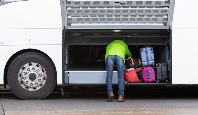 Reiserecht  Fernbusreisen: Was ist, wenn der Koffer verschwindet?