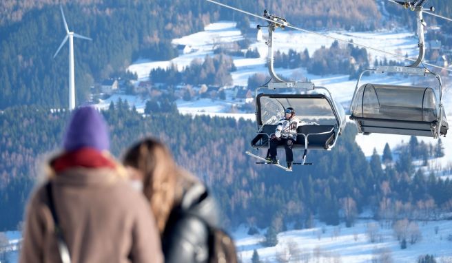 Vor allem in den klassischen Wintersportregionen im Erzgebirge und im Vogtland rechnet die Tourismusbranche mit vielen Urlaubern. 