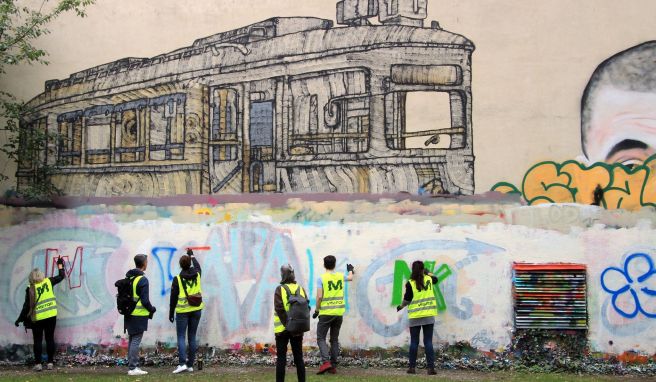 REISE & PREISE weitere Infos zu Graffiti-Künstler verpassen Linz ein neues Gesicht