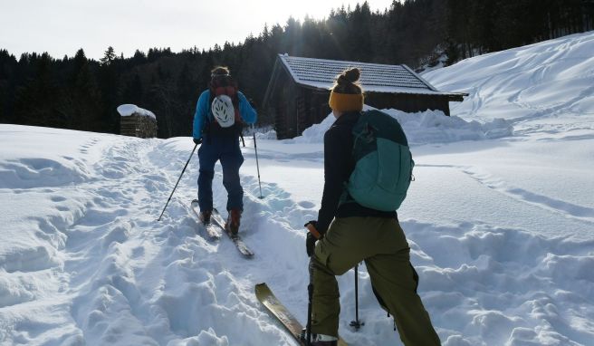 Wintersporturlaub  Skitourengehen: Erste Schritte zur großen Freiheit in den Bergen