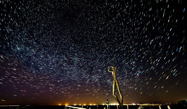 Auf Grund der geringen Lichtverschmutzung lässt sich auf Spiekeroog der nächtliche Sternenhimmel besonders gut beobachten, vor allem im Frühling und Herbst. 
