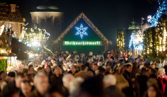 Der Weihnachtsmarkt in Stuttgart soll ab der dritten Novemberwoche öffnen. Für Angebote, die zum Verweilen einladen, wird es je nach Corona-Lage eine 3G- oder 2G-Pflicht geben. 