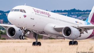Eurowings fliegt ab sofort zwei Mal am Tag von Berlin-Tegel nach Karlsruhe. Dazu kommt unter anderem eine Verbindung nach Cornwall ab dem 28. April Eurowings fliegt ab sofort zwei Mal am Tag von Berlin-Tegel nach Karlsruhe. Dazu kommt unter anderem eine Verbindung nach Cornwall ab dem 28. April