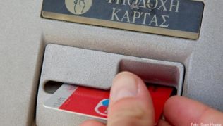 Wer im Ausland Geld abhebt, sollte die Abrechnung in der Landeswährung bevorzugen Wer im Ausland Geld abhebt, sollte die Abrechnung in der Landeswährung bevorzugen