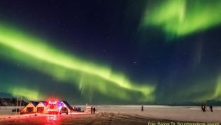 Der Winter ist auf Island die günstigere Jahreszeit. Zwar sind die Temperaturen eisig, dafür lassen sich Polarlichter beobachten Der Winter ist auf Island die günstigere Jahreszeit. Zwar sind die Temperaturen eisig, dafür lassen sich Polarlichter beobachten
