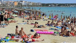Mit vollen Stränden müssen Mallorca-Urlauber auch im Sommer 2018 rechnen - die Baleareninsel boomt weiterhin Mit vollen Stränden müssen Mallorca-Urlauber auch im Sommer 2018 rechnen - die Baleareninsel boomt weiterhin