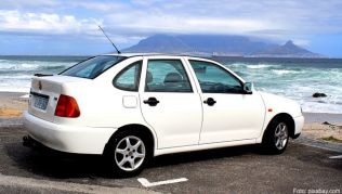 Urlauber sollten kleine oder große Schäden am Mietwagen nicht verschweigen. Denn das kann unangenehme Folgen haben Urlauber sollten kleine oder große Schäden am Mietwagen nicht verschweigen. Denn das kann unangenehme Folgen haben