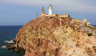 Leuchtturm und Aussichtspunkt am Cabo de Gata, Andalusien, Spanien##Foto: Wikimedia Commons, Benreis Leuchtturm und Aussichtspunkt am Cabo de Gata, Andalusien, Spanien