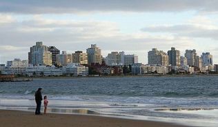 Urlaub in Argentinien mit Blick auf Punta del Este in Uruguay##Foto: Flickt.com;lonhorndave Urlaub in Argentinien mit Blick auf Punta del Este in Uruguay