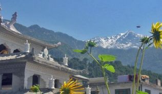 Dharamsala zu Füßen des Vor-Himalaja am Dach der Welt##Foto: Flickr.com, Barry Pousman Dharamsala zu Füßen des Vor-Himalaja am Dach der Welt