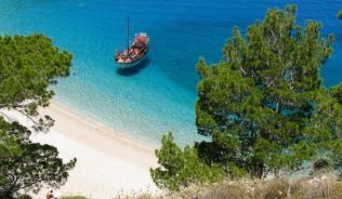 Der Apella Beach auf Karpathos zählt mit zu den schönsten in Griechenland.##Foto: flickr.com ufoncz Der Apella Beach auf Karpathos zählt mit zu den schönsten in Griechenland.