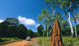 Der Stuart Highway ist nach dem Schotten John McDouall Stuart benannt.##Foto: Tourism Australia Der Stuart Highway ist nach dem Schotten John McDouall Stuart benannt.