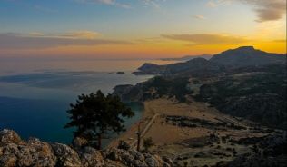 Die höchsten Erhebung auf Rhodos ist der Attaviros mit 1.215 m über dem Meeresspiegel. ##Foto: flickr.com Romtomtom Die höchsten Erhebung auf Rhodos ist der Attaviros mit 1.215 m über dem Meeresspiegel.