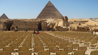 Normalerweise sind die Pyramiden von Gizeh die meistbesuchte Sehenswürdigkeit des Landes. Doch zurzeit herrscht gähnende Leere.##Foto: Annette Reuther Normalerweise sind die Pyramiden von Gizeh die meistbesuchte Sehenswürdigkeit des Landes. Doch zurzeit herrscht gähnende Leere.