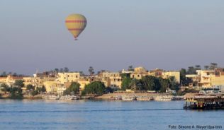 Luxor im Süden Ägyptens ist Ausgangspunkt für eine Flusskreuzfahrt über den Nil bis nach Assuan Luxor im Süden Ägyptens ist Ausgangspunkt für eine Flusskreuzfahrt über den Nil bis nach Assuan
