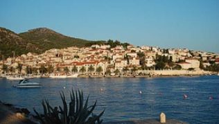 Hvar-Stadt, Schmuckstück der Insel Hvar in Kroatien##Foto: wikimedia.org, Julia Hvar-Stadt, Schmuckstück der Insel Hvar in Kroatien
