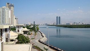 Erste Hochhäuser: Von den Dimensionen Dubais ist Ras al Khaimah noch weit entfernt.##Foto: Michael Zehender Erste Hochhäuser: Von den Dimensionen Dubais ist Ras al Khaimah noch weit entfernt.