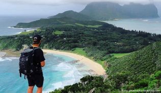 Beim Wandern kann in Australien die Schönheiten der Natur am besten beobachten Beim Wandern kann in Australien die Schönheiten der Natur am besten beobachten