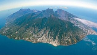 Vielen ist die paradiesische Vulkaninsel im Indischen Ozean unbekannt. Dabei gehört La Réunion zu Frankreich und ist somit der südlichste Punkt Europas##Foto: IRT/S. Gelabert Vielen ist die paradiesische Vulkaninsel im Indischen Ozean unbekannt. Dabei gehört La Réunion zu Frankreich und ist somit der südlichste Punkt Europas