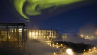 Die Blue Lagoon ist ein Thermalfreibad auf Island, über dem manchmal sogar Nordlichter zu sehen sind##Foto: www.arctic-images.com/Ragnar Th. Sigurdsson Die Blue Lagoon ist ein Thermalfreibad auf Island, über dem manchmal sogar Nordlichter zu sehen sind