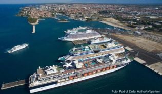 Der historische Hafen der Altstadt von Zadar ist überlastet - nun entsteht im nahen Gazenica eine neue Landungsanlage, die an Ostern 2018 feierlich eingeweiht werden soll##Foto: Port of Zadar Authority/dpa-tmn Der historische Hafen der Altstadt von Zadar ist überlastet - nun entsteht im nahen Gazenica eine neue Landungsanlage, die an Ostern 2018 feierlich eingeweiht werden soll