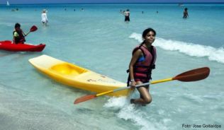 »Sol y Playa« reicht nicht mehr. Kuba will künftig mehr Kultur- und Öko-Touristen ins Land holen. ##Foto: Jose Goitia/dpa »Sol y Playa« reicht nicht mehr. Kuba will künftig mehr Kultur- und Öko-Touristen ins Land holen.