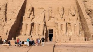 Einsame Tempel wie hier in Abu Simbel sind in Ägypten keine Seltenheit: Im vergangenen Jahr sind die Touristenzahlen wieder eingebrochen##Foto: Philipp Laage Einsame Tempel wie hier in Abu Simbel sind in Ägypten keine Seltenheit: Im vergangenen Jahr sind die Touristenzahlen wieder eingebrochen