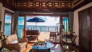 Wasserbungalow Wohnbeispiel im Palau Pacific Resort in Mikonesien.##Foto: Reisefieber Wasserbungalow Wohnbeispiel im Palau Pacific Resort in Mikonesien