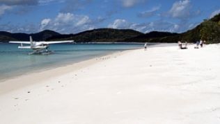Acht Kilometer feinster Sand: Whitehaven Beach wird als der weißeste Sandstrand der Welt vermarktet.##Foto: Stefan Weißenborn Acht Kilometer feinster Sand: Whitehaven Beach wird als der weißeste Sandstrand der Welt vermarktet.
