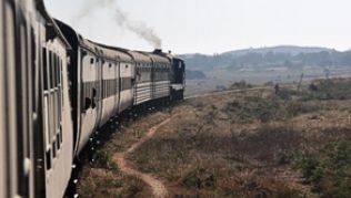 Es gibt bequemere und schnellere Möglichkeiten, vom Viktoriasee zum Indischen Ozean zu reisen, als mit der tansanischen Eisenbahn - aber es ist auf jeden Fall ein Erlebnis##Foto: Matthias Benirschke Es gibt bequemere und schnellere Möglichkeiten, vom Viktoriasee zum Indischen Ozean zu reisen, als mit der tansanischen Eisenbahn - aber es ist auf jeden Fall ein Erlebnis