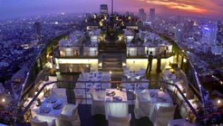 Bloß keine Höhenangst: die Bar »Vertigo« im 61. Stock des »Banyan-Tree«-Hotels. ##Foto: Thailändisches Fremdenverkehrsamt Bloß keine Höhenangst: die Bar »Vertigo« im 61. Stock des »Banyan-Tree«-Hotels.