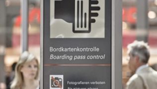 Zahlen, Buchstaben oder Zonen drucken einige Airlines auf ihre Bordkarten, damit das Einsteigen geordneter abläuft. Die Rechnung geht nicht immer auf##Foto: Markus Scholz Zahlen, Buchstaben oder Zonen drucken einige Airlines auf ihre Bordkarten, damit das Einsteigen geordneter abläuft. Die Rechnung geht nicht immer auf