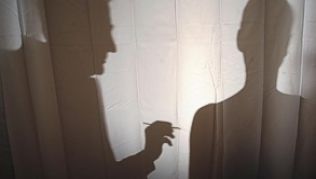 Reisende, die es in die Ferne zieht, sollten rechtzeitig an notwendige Impfungen denken.##Foto: Julian Stratenschulte/dpa Reisende, die es in die Ferne zieht, sollten rechtzeitig an notwendige Impfungen denken.