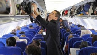 Viel Beinfreiheit bieten die meisten Flugzeugkabinen nicht. Dennoch sollten Passagiere bei längeren Strecken ihre Beine regelmäßig bewegen##Foto: Marc Müller Viel Beinfreiheit bieten die meisten Flugzeugkabinen nicht. Dennoch sollten Passagiere bei längeren Strecken ihre Beine regelmäßig bewegen