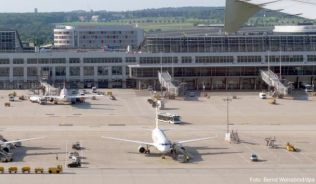 Wie lange Langstreckenflieger auf einen Zubringer warten, kann von Landerechte, einem Nachtflugverbot oder dem Wetter abhängen Wie lange Langstreckenflieger auf einen Zubringer warten, kann von Landerechte, einem Nachtflugverbot oder dem Wetter abhängen