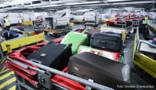Sehr ärgerlich, wenn das Gepäck auf dem Weg vom Flughafen zum Hotel oder Kreuzfahrtschiff verloren geht ##Foto: Christian Charisius/dpa Sehr ärgerlich, wenn das Gepäck auf dem Weg vom Flughafen zum Hotel oder Kreuzfahrtschiff verloren geht