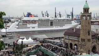 Die »MS Europa 2« auf ihrem Weg von Hamburg nach Lissabon##Foto: r&p Die »MS Europa 2« auf ihrem Weg von Hamburg nach Lissabon