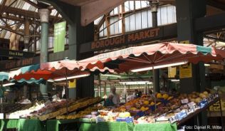 Der Borough Market ist einer der ältesten Lebensmittelmärkte Londons und zieht durch sein vielfältiges Sortiment Touristen und Ortsansässige an##Foto: Daniel R. Witte Der Borough Market ist einer der ältesten Lebensmittelmärkte Londons und zieht durch sein vielfältiges Sortiment Touristen und Ortsansässige an