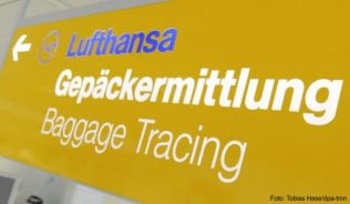 Auch wenn die Zahlen seit Jahren sinken: Auf Flüge geht immer mal wieder ein Gepäckstück verloren. Moderne Technik wie RFID soll den Transport zuverlässiger machen. ##Foto:Tobias Hase/dpa-tmn Auch wenn die Zahlen seit Jahren sinken: Auf Flüge geht immer mal wieder ein Gepäckstück verloren. Moderne Technik wie RFID soll den Transport zuverlässiger machen.