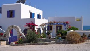 Die Häuser auf Paros sind meist typisch griechisch gestaltet.##Foto: flickr.com ims.photo Die Häuser auf Paros sind meist typisch griechisch gestaltet.
