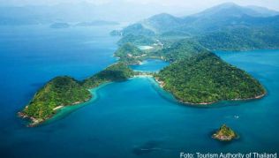 Blick auf die noch weit gehend urwüchsige Südostspitze von Koh Chang Blick auf die noch weit gehend urwüchsige Südostspitze von Koh Chang